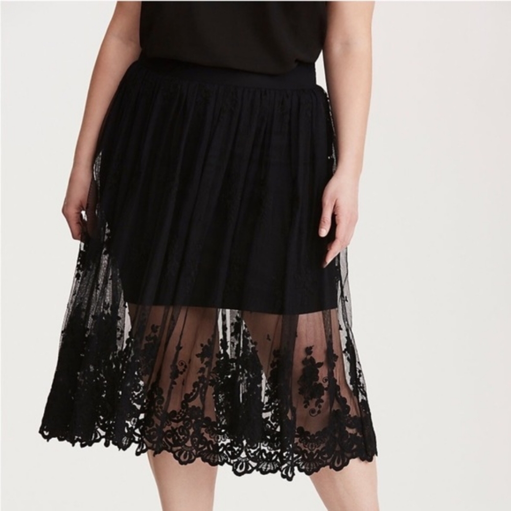 NEW - Torrid : Size 0 : Plus Size : Black Embroidered Skirt